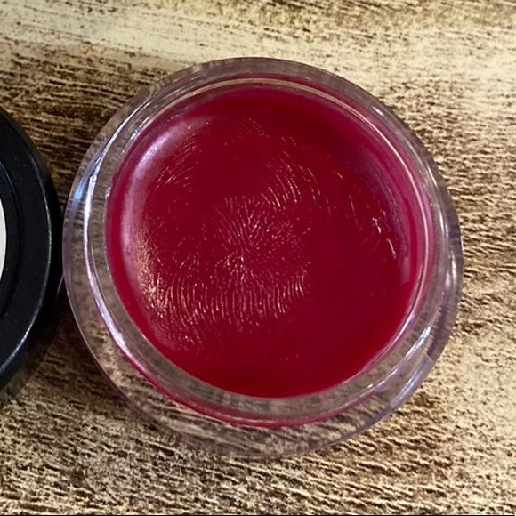 Dri-Shim Tibetan Herbal lip balm with different flavour - Picture 9 of 9